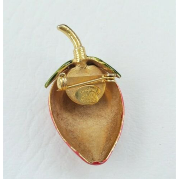 Vintage Original By Robert Strawberry Pin Brooch-Enamel-Signed - Picture 3 of 8